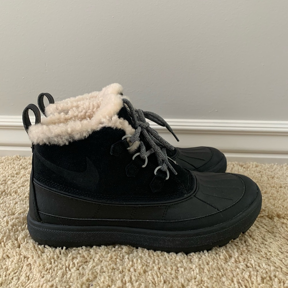 Nike snow boots